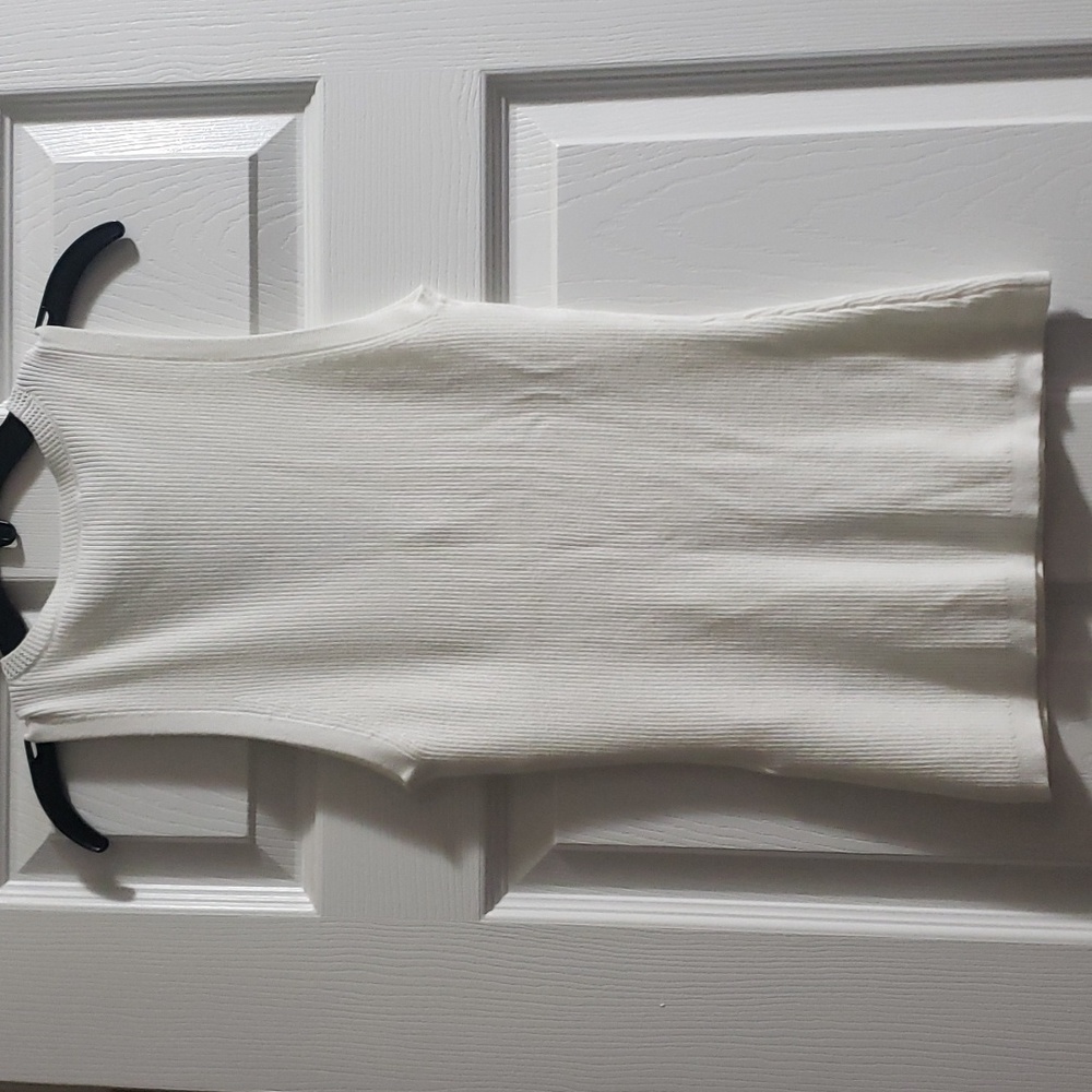 NWT White House Black Market Button Front White Tank Size Small - Picture 9 of 10